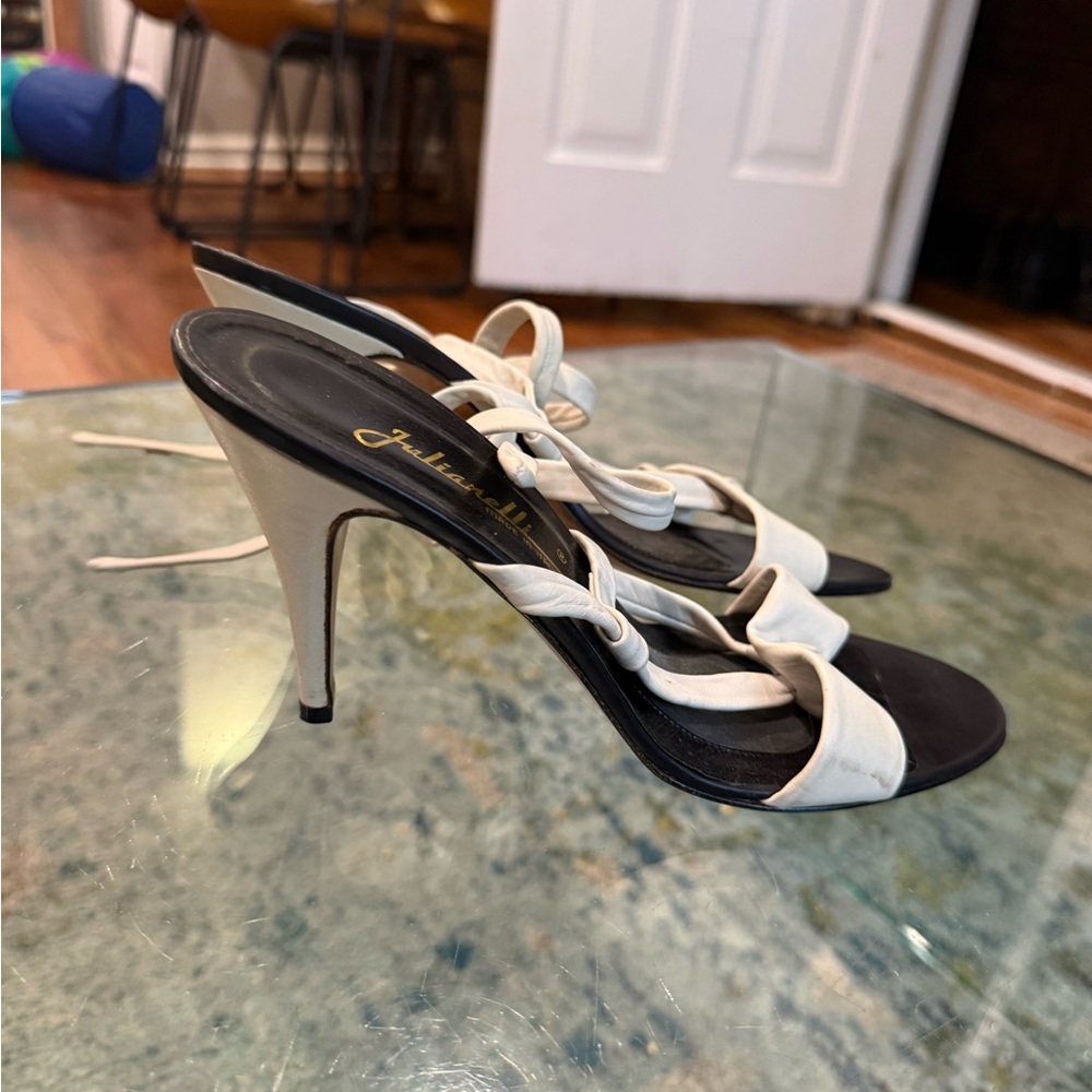 Vintage Julianelli strapping cream heels